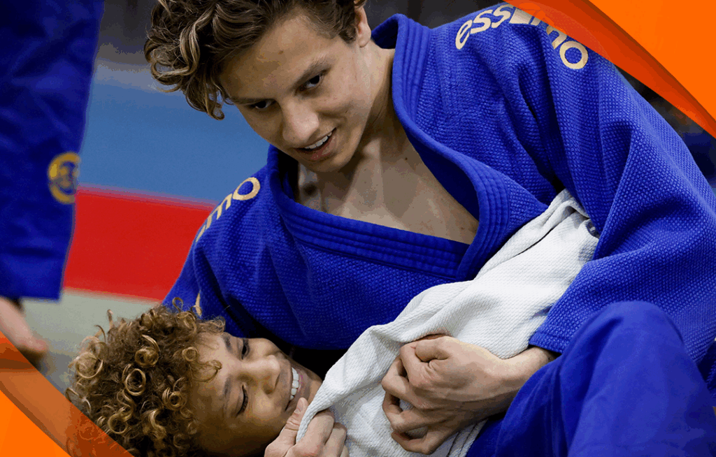 visual van de teamnl paralympische talentdag met twee personen die judo doen