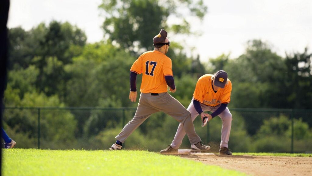 blind baseball spelerzet zijn voet op een honk.