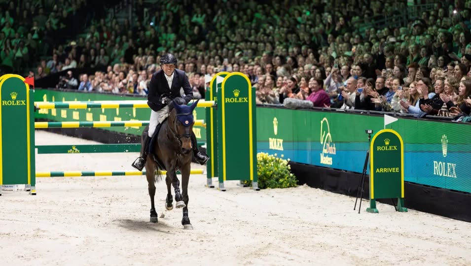 Ruiter en paard tijdens een kür